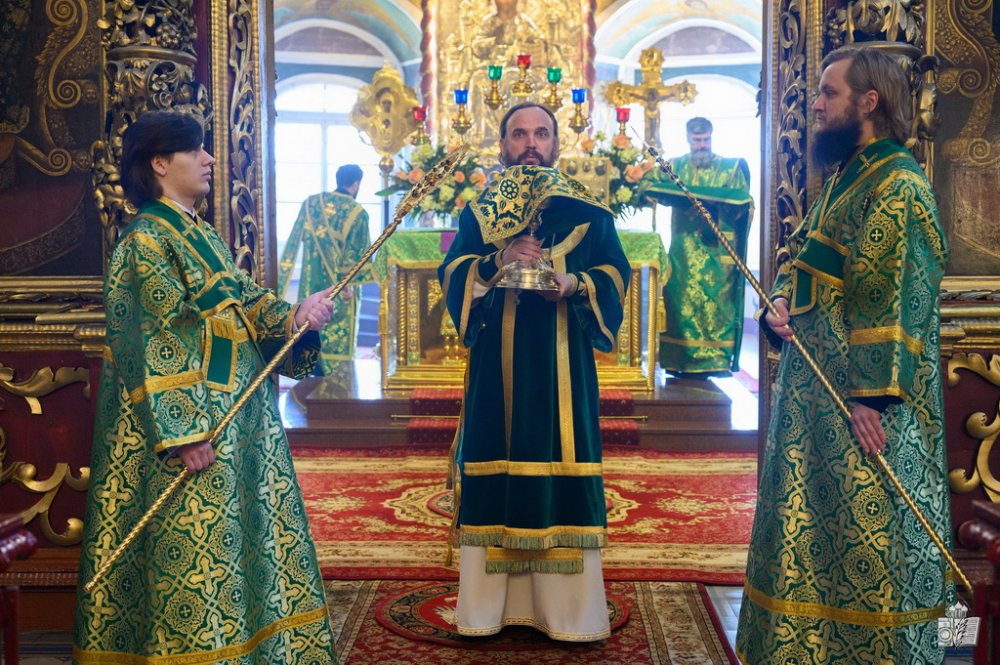 В день празднования Входа Господня в Иерусалим митрополит Арсений совершил Литургию в Свято-Троицком кафедральном соборе города Пскова