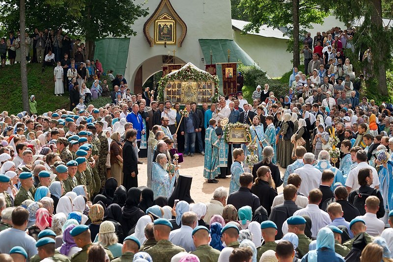 Паломническая служба Троицкого собора приглашает всех на престольный праздник Успения в Псково- Печерский монастырь