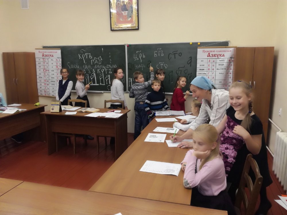 Второе в этом учебном году занятие детской ВОСКРЕСНОЙ школы прошло в Доме причта Троицкого собора