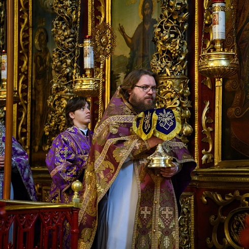 В Великий Четверг митрополит Арсений совершил Литургию в Свято-Троицком кафедральном соборе
