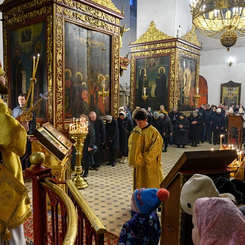 Митрополит Арсений совершил Божественную Литургию в Свято-Троицком кафедральном соборе в Прощеное воскресение