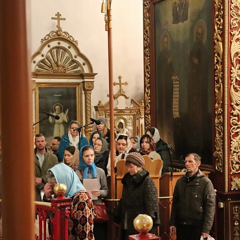 16 февраля, в воскресенье, Божественную литургию в Свято-Троицком кафедральном соборе г. Пскова совершил настоятель собора иеромонах Алексий (Годлевский)