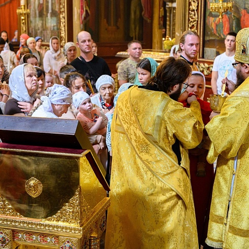 В день празднования памяти Всех святых митрополит Арсений совершил Божественную Литургию в Свято-Троицком кафедральном соборе