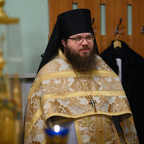 Последнюю Божественную Литургию, перед началом реставрационных работ, совершил митрополит Псковский и Порховский Арсений в Серафимовском приделе Свято-Троицкого кафедрального собора