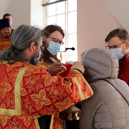 На прихрамовой территории Троицкого собора состоялось Богослужение в день перенесения мощей святителя и чудотворца Николая из Мир Ликийских в Бари 