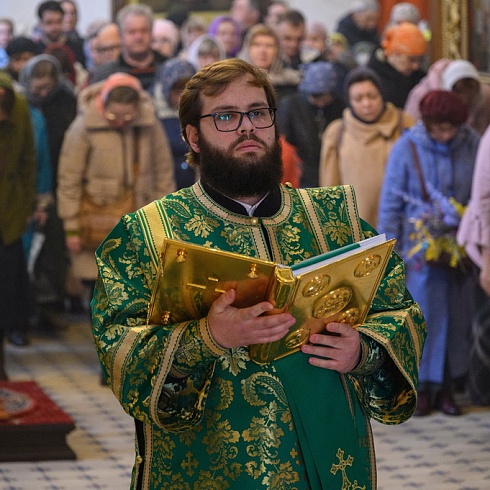 В день празднования Входа Господня в Иерусалим митрополит Арсений совершил Литургию в Свято-Троицком кафедральном соборе города Пскова