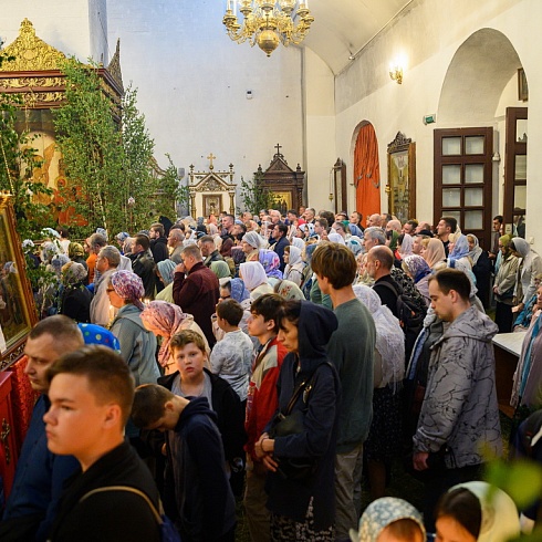 В День Святой Троицы митрополит Арсений возглавил престольное торжество в кафедральном соборе Псковской епархии