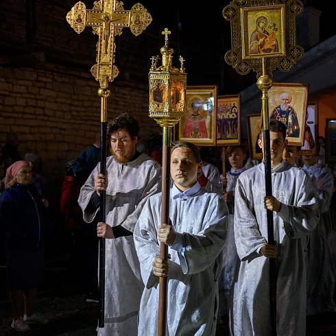 В праздник Светлого Христова Воскресения митрополит Арсений совершил Пасхальное богослужение