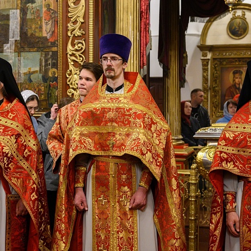 В праздник Светлого Христова Воскресения митрополит Матфей совершил Пасхальное богослужение в Троицком соборе города Пскова