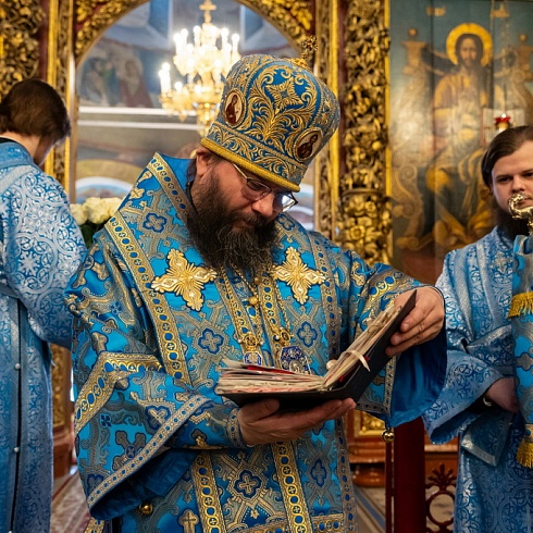 В праздник Сретения Господня митрополит Матфей совершил Литургию в кафедральном соборе