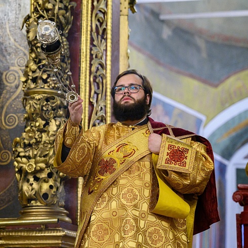 В день открытия регионального этапа Рождественских чтений митрополит Матфей совершил Литургию в Свято-Троицком кафедральном соборе
