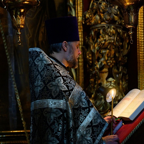 Литургию Преждеосвященных Даров совершил митрополит Псковский и Порховский Арсений в Свято-Троицком кафедральном соборе города Пскова