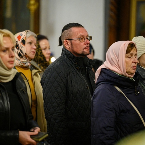 Митрополит Матфей совершил Божественную Литургию в Свято-Троицком кафедральном соборе