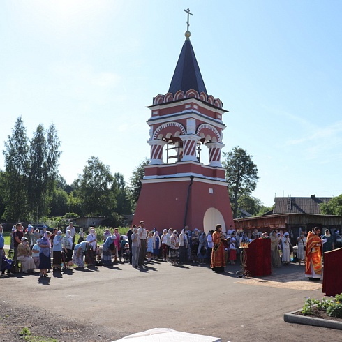 Торжественное богослужение состоялось в день памяти великомученика и целителя Пантелеимона на месте разрушенного  мужского монастыря. ФОТО