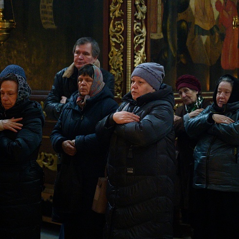 Литургию Преждеосвященных Даров совершил митрополит Псковский и Порховский Арсений в Свято-Троицком кафедральном соборе города Пскова