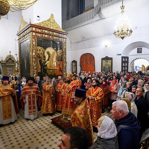 В праздник Светлого Христова Воскресения митрополит Арсений совершил Пасхальное богослужение