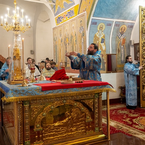 В праздник Сретения Господня митрополит Матфей совершил Литургию в кафедральном соборе