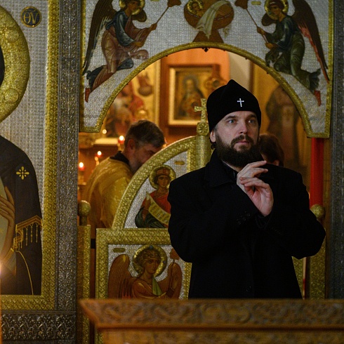 Последнюю Божественную Литургию, перед началом реставрационных работ, совершил митрополит Псковский и Порховский Арсений в Серафимовском приделе Свято-Троицкого кафедрального собора