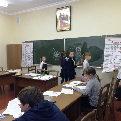 Второе в этом учебном году занятие детской ВОСКРЕСНОЙ школы прошло в Доме причта Троицкого собора