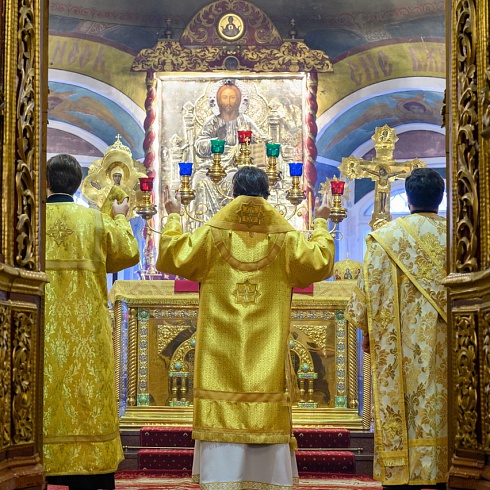 Митрополит Арсений совершил Божественную Литургию в Свято-Троицком кафедральном соборе в Прощеное воскресение