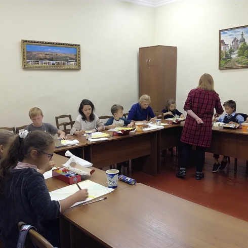 Второе в этом учебном году занятие детской ВОСКРЕСНОЙ школы прошло в Доме причта Троицкого собора