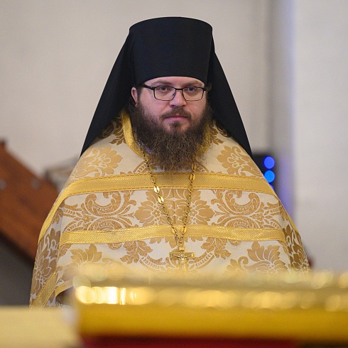 Митрополит Псковский и Порховский Тихон возглавил Воскресное богослужение в Троицком соборе Псковского кремля 