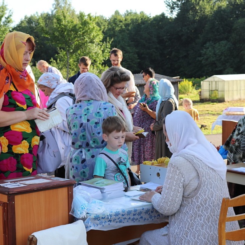 Торжественное богослужение состоялось в день памяти великомученика и целителя Пантелеимона на месте разрушенного  мужского монастыря. ФОТО