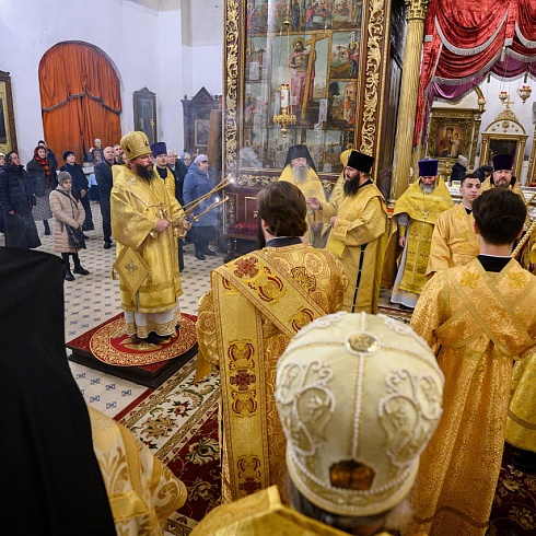 В день открытия регионального этапа Рождественских чтений митрополит Матфей совершил Литургию в Свято-Троицком кафедральном соборе