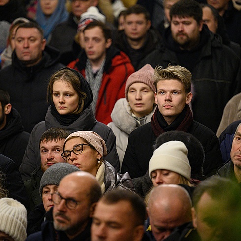 В Рождественскую ночь, митрополит Псковский и Порховский Тихон возглавил праздничные богослужения в Троицком соборе Псковского кремля 