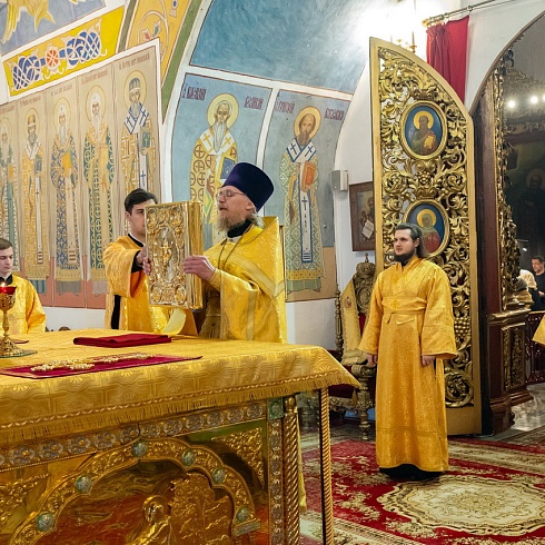 В Прощеное Воскресенье митрополит Матфей совершил Литургию в Троицком кафедральном соборе