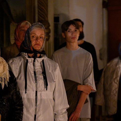 В праздник Светлого Христова Воскресения митрополит Матфей совершил Пасхальное богослужение в Троицком соборе города Пскова