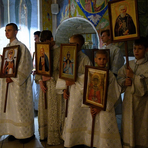 В праздник Светлого Христова Воскресения митрополит Матфей совершил Пасхальное богослужение в Троицком соборе города Пскова