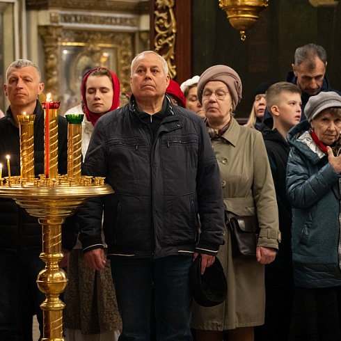 В Фомину Неделю митрополит Матфей совершил Литургию в Свято-Троицком кафедральном соборе