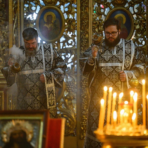 Литургию Преждеосвященных Даров совершил митрополит Псковский и Порховский Арсений в Свято-Троицком кафедральном соборе города Пскова