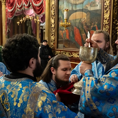 В праздник Сретения Господня митрополит Матфей совершил Литургию в кафедральном соборе