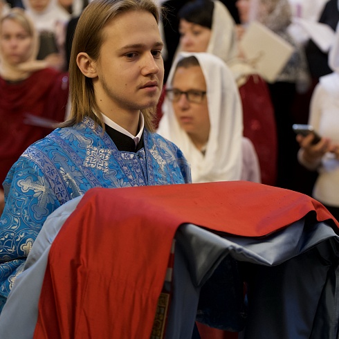 «Петь единым сердцем»: в Троицком соборе Псковской епархии прошла служба с участием сводного хора, в состав которого вошли около 300 певчих из России и Белоруссии