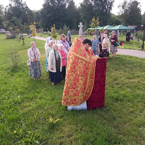 Престольный праздник молитвенно отметили на подворье Свято-Троицкого кафедрального собора, что на территории бывшего Свято-Пантелеимонова монастыря