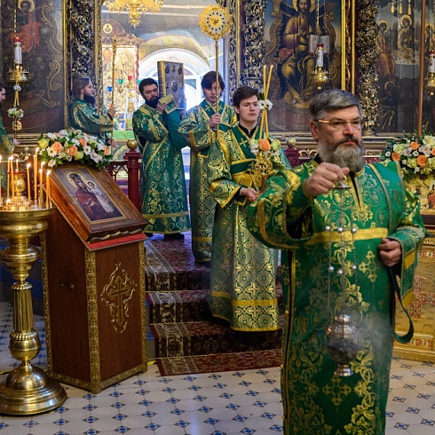 В день празднования Входа Господня в Иерусалим митрополит Арсений совершил Литургию в Свято-Троицком кафедральном соборе города Пскова