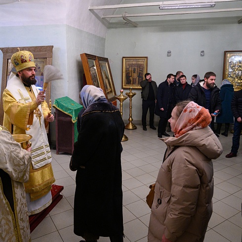 Последнюю Божественную Литургию, перед началом реставрационных работ, совершил митрополит Псковский и Порховский Арсений в Серафимовском приделе Свято-Троицкого кафедрального собора