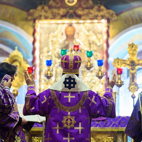В Великий Четверг митрополит Арсений совершил Литургию в Свято-Троицком кафедральном соборе