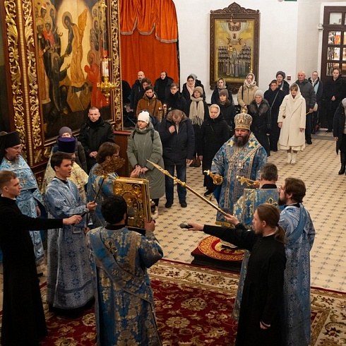 В праздник Сретения Господня митрополит Матфей совершил Литургию в кафедральном соборе