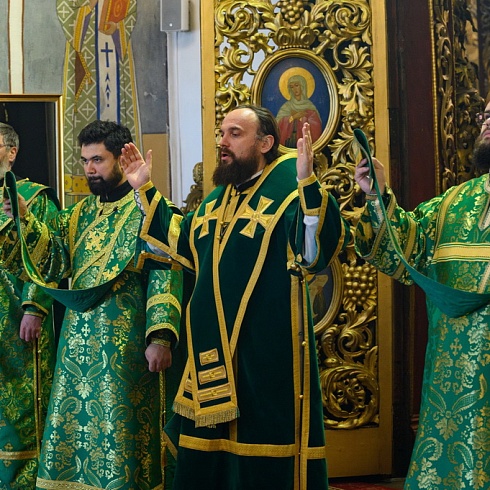 В день празднования Входа Господня в Иерусалим митрополит Арсений совершил Литургию в Свято-Троицком кафедральном соборе города Пскова
