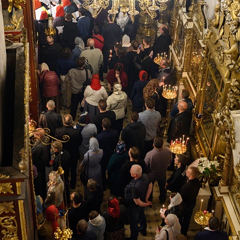 В праздник Светлого Христова Воскресения митрополит Матфей совершил Пасхальное богослужение в Троицком соборе города Пскова