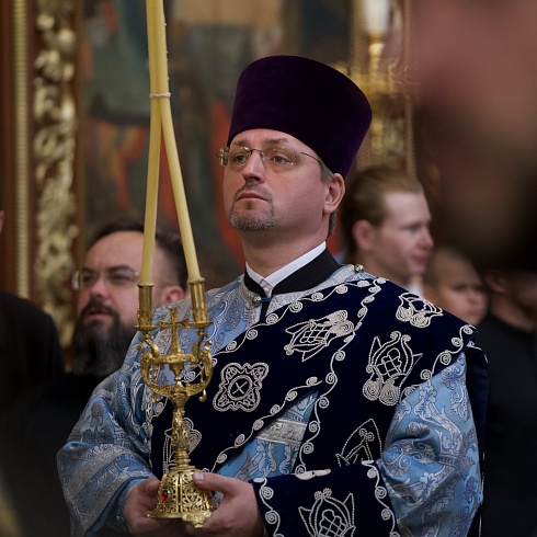 «Петь единым сердцем»: в Троицком соборе Псковской епархии прошла служба с участием сводного хора, в состав которого вошли около 300 певчих из России и Белоруссии