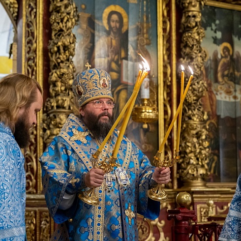В праздник Сретения Господня митрополит Матфей совершил Литургию в кафедральном соборе