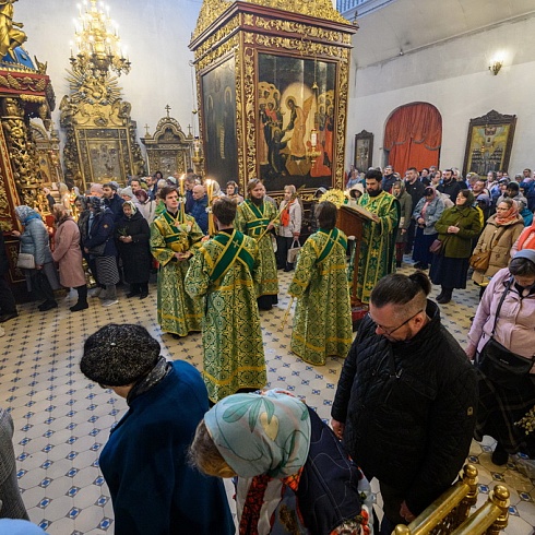 В день празднования Входа Господня в Иерусалим митрополит Арсений совершил Литургию в Свято-Троицком кафедральном соборе города Пскова