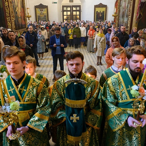 В день празднования Входа Господня в Иерусалим митрополит Арсений совершил Литургию в Свято-Троицком кафедральном соборе города Пскова