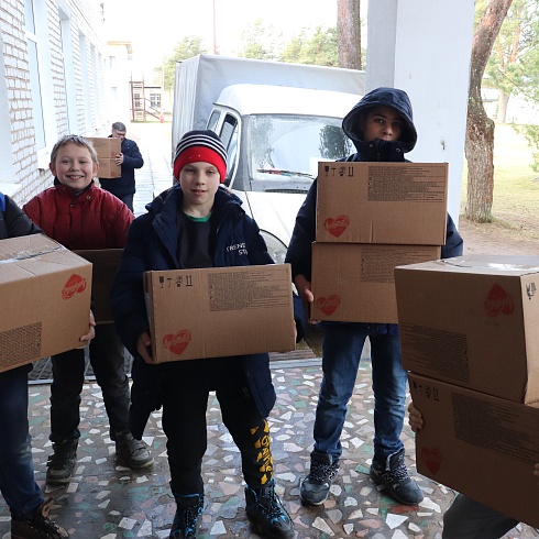 Свято-Троицкий кафедральный собор города Пскова и Фонд продовольствия "Русь" провели очередную совместную благотворительную акцию