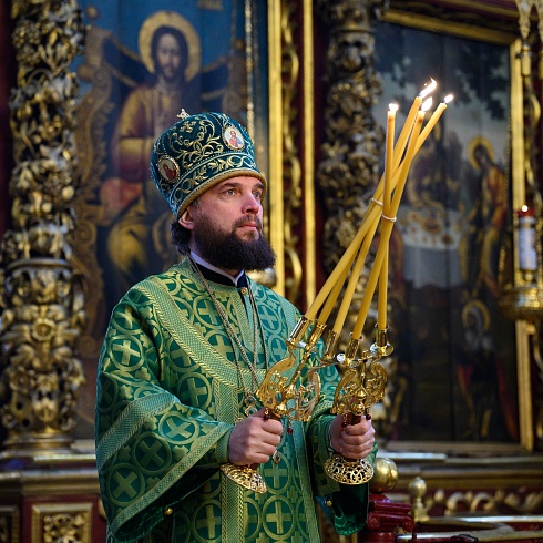 В день памяти блаженного Николая Псковского митрополит Арсений совершил Божественную Литургию в Свято-Троицком кафедральном соборе