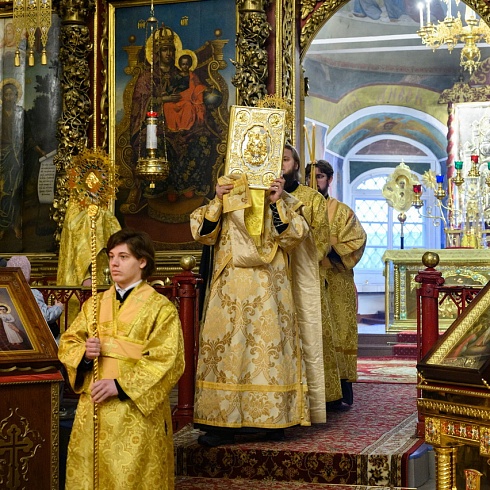 Митрополит Арсений совершил Божественную Литургию в Свято-Троицком кафедральном соборе в Прощеное воскресение